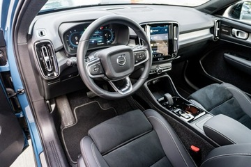 Volvo XC40 Crossover Facelifting 2.0 B4 197KM 2024 Volvo XC 40 B4 Ultra Dark Mild Hybrid Benzyna, zdjęcie 8