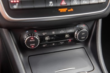 Mercedes CLA C117 Shooting Brake AMG 2.0 45 AMG 381KM 2016 Mercedes-Benz CLA AMG 45 4Matic Shooting Brake 7G-DCT 2.0 381ps Rej. PL, zdjęcie 17