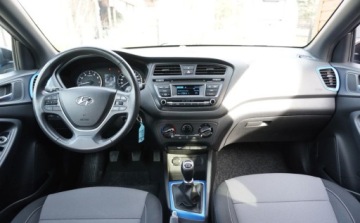 Hyundai i20 II Coupe 1.2 MPI 84KM 2017 Hyundai i20 Bezwypadkowy Serwisowany 1-Wlasciciel Klimatyzacja Alu Pdc Asy, zdjęcie 6