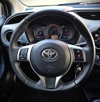 Toyota Yaris III Hatchback 5d Facelifting 1.33 Dual VVT-i 99KM 2016 Toyota Yaris Toyota Yaris 1.33 Premium City Cool Style FV Marza Salon, zdjęcie 2