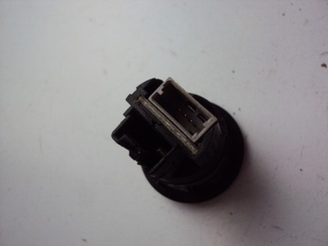 HNÍZDO USB PEUGEOT 208 2012-2019