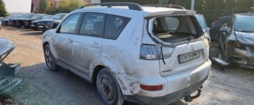 Mitsubishi Outlander II 2011 Mitsubishi Outlander 2011r, 2.4 LPG. AUTOMAT. Przetarty lewy bok. Jezdzi., zdjęcie 2