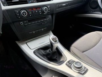 BMW Seria 3 E90-91-92-93 Limuzyna E90 318d 143KM 2010 BMW Seria 3 XENON NAWIGACJA PODGRZEWANE FOTELE KLIMATYZACJA PARKTRONIC SZY, zdjęcie 12