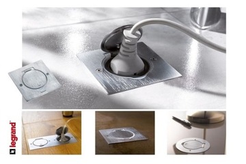 Герметичная напольная розетка Legrand IP44 INOX