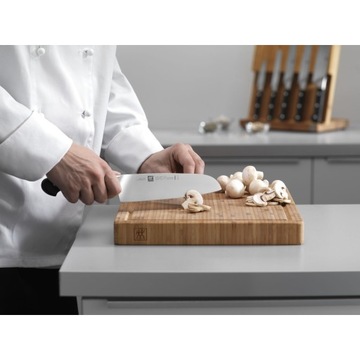 Нож Zwilling Pro Santoku 18 см