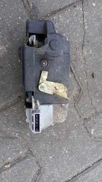 ZÁMEK PRAVÝ ZADNÍ PULT KALINA 08R