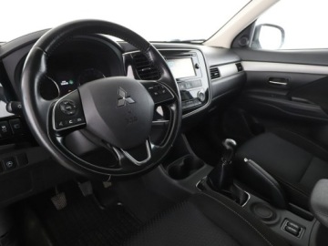 Mitsubishi Outlander III SUV Facelifting 2015 2.0 MIVEC 150KM 2016 Mitsubishi Outlander klima auto kamera kamera, zdjęcie 13