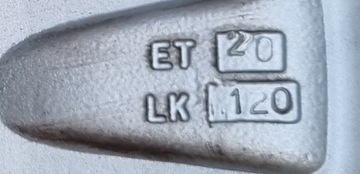 4 легкосплавных диска с шинами Michelin 225/50 R17.