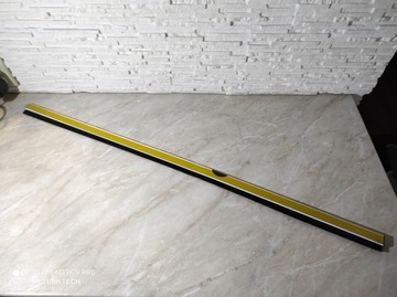 Уплотнитель дверной щетки 1м: 37мм Tesa белый