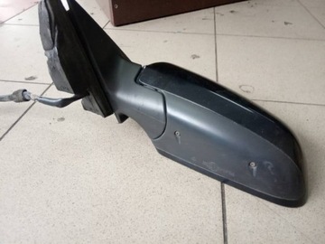 A3 8P LY9B ZRCÁTKO LEVÉ 5 PIN EVROPA ČERNÉ 3D