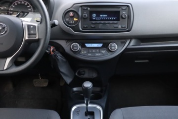 Toyota Yaris III Hatchback 5d Facelifting 2017 1.5 Hybrid 100KM 2020 Toyota Yaris 1.5 Hybrid, Salon Polska, zdjęcie 11