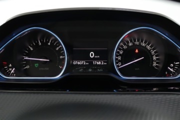 Peugeot 2008 I SUV Facelifting 1.2 PureTech 110KM 2018 Peugeot 2008 1.2 PureTech, 1. Właściciel, Skóra, zdjęcie 10