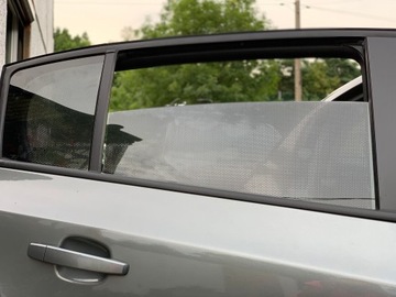 Статическая пленка для тонировки стекол автомобиля.