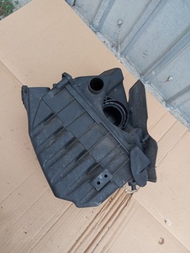 AUDI A4 B7 POUZDRO FILTRU VZDUCHU 1.8T 8E0133835A