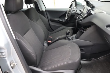 Peugeot 208 I Hatchback 5d Facelifting 1.2 PureTech 82KM 2017 Peugeot 208 1.2 PureTech, Salon Polska, zdjęcie 8