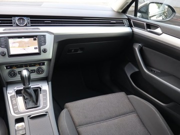 Volkswagen Passat B8 Variant 2.0 TDI 150KM 2014 VW Passat 2.0 TDI, Automat, Navi, Klima, zdjęcie 7
