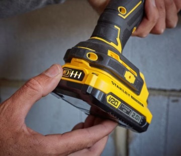 Ударная отвертка STANLEY 18 В 2x 2 Ач SFMCD721D2K