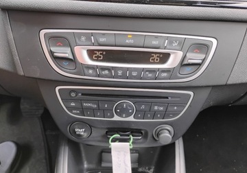 Renault Megane III Hatchback 1.5 dCi FAP 90KM 2011 Renault Megane 2011r, 1.5 DCI. Uszkodzony tyl. Jezdzi. 1.5 Diesel 90KM, zdjęcie 14