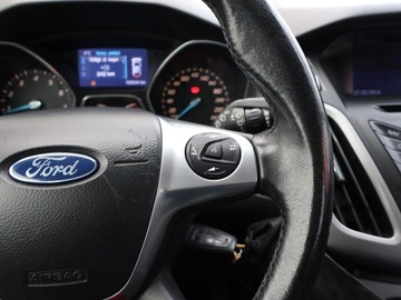 Ford Focus III Hatchback 5d facelifting 1.0 EcoBoost 100KM 2014 Ford Focus 1.0 EcoBoost, Navi, Klima, Tempomat, zdjęcie 15
