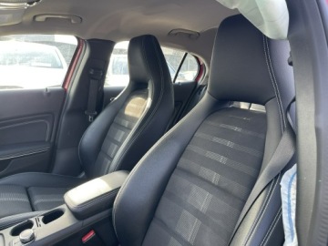 Mercedes GLA I Off-Roader Facelifting 2.1 200d 136KM 2018 Mercedes GLA 200 Automat 4Matic Podgrzewane Skóra, zdjęcie 13