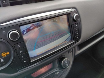 Toyota Yaris III Hatchback 5d Facelifting 1.33 Dual VVT-i 99KM 2016 Toyota Yaris Kamera Klimatronik Hands Free Alu 1.3 Benzyna 99KM, zdjęcie 7