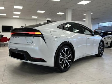 Toyota Prius V (XW60) 2.0  Hybrid Dynamic Force Plug-in 223KM 2025 Od ręki - Executive 2.0 Plug-in Hybrid 223KM | Kamera 360!, zdjęcie 3