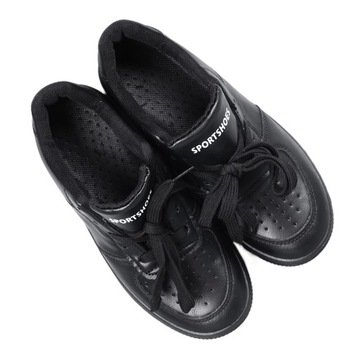 Стильная женская спортивная обувь на толстой подошве.