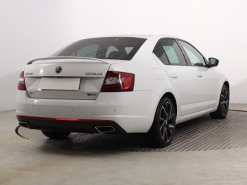 Skoda Octavia III RS Facelifting 2.0 TDI 184KM 2018 Skoda Octavia RS 2.0 TDI 4x4 DSG, Salon Polska, zdjęcie 4