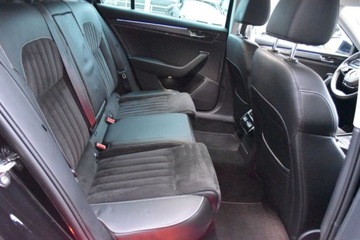 Skoda Superb III Kombi Facelifting 2.0 TSI 190KM 2021 Skoda Superb SalonPL Combi Style TSI 190KM DSG7 ACC Pakiety Matrix Alcanta, zdjęcie 34