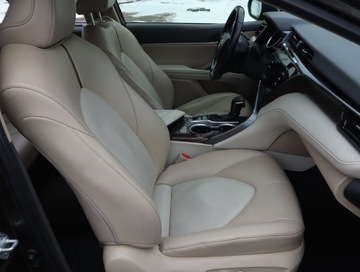 Toyota Camry IX Sedan 2.5 Hybrid Dynamic Force 218KM 2019 Toyota Camry 2.5 Hybrid, Salon Polska, Serwis ASO, zdjęcie 8