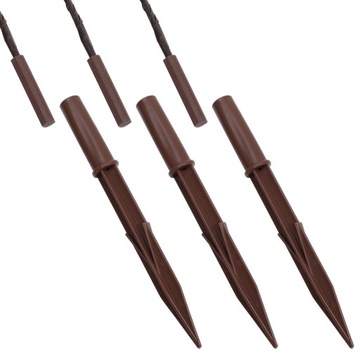 Предварительно освещенные ветки березы подсвечены декоративными светильниками