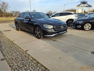 Mercedes Klasa E W213 Limuzyna Facelifting 2.0 E220d 194KM 2021 Mercedes-Benz Klasa E E220 d 194KM panorama navi digital lift alu skora gr, zdjęcie 3
