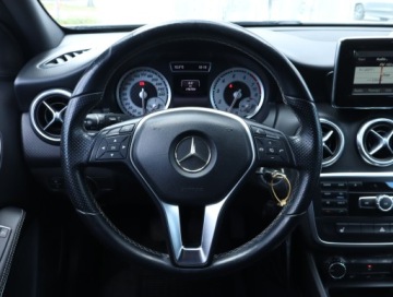 Mercedes Klasa A W176 Hatchback 5d 1.6 180 BlueEFFICIENCY 122KM 2013 Mercedes A A 180, Skóra, Xenon, Bi-Xenon, Klima, zdjęcie 20