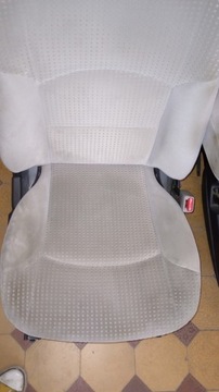 MITSUBISHI GRANDIS SEDADLA