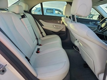 Mercedes Klasa E W213 2022 Mercedes-Benz Klasa E 350 2022 2.0 Benzyna 255KM, zdjęcie 10