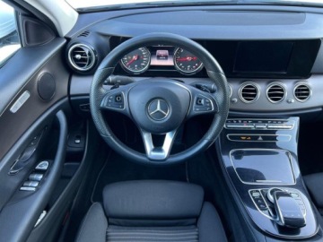 Mercedes Klasa E W213 Limuzyna 2.0 220d 194KM 2016 Mercedes-Benz Klasa E W213 Salon PL Automat Kamera Czujniki Pakiet Bu, zdjęcie 22