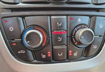 Opel Astra J Sports Tourer 1.4 Turbo ECOTEC 140KM 2012 Opel Astra Cosmo Grzane fotele140KM 1.4 Benzyna 140KM, zdjęcie 17