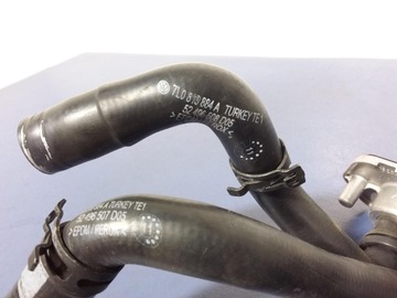 CAYENNE II 7P5 PŘÍVOD RADIÁTORU 7L0819884A