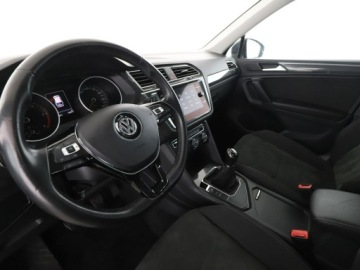 Volkswagen Tiguan II SUV 2.0 TDI 150KM 2019 Volkswagen Tiguan LED klima auto grzane fotele, zdjęcie 13