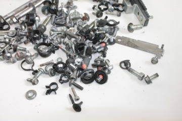 YAMAHA XJ6 09-14 КОМПЛЕКТ БОЛТОВ С ВИНТАМИ