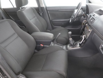 Toyota Avensis II Kombi 2.0 D-4D 116KM 2004 Toyota Avensis 2.0 D-4D, Klima, Klimatronic,ALU, zdjęcie 8