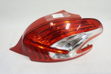 LAMPA PRAWA TYLNA PEUGEOT 208