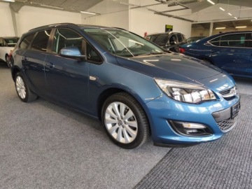 Opel Astra J Sports Tourer Facelifting 1.4 Turbo ECOTEC 140KM 2015 Opel Astra 1.4 turbo, Auto po dużym serwisie, zdjęcie 2