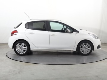 Peugeot 208 I Hatchback 5d Facelifting 1.2 PureTech 82KM 2016 Peugeot 208 1.2 PureTech, Navi, Klima, Tempomat, zdjęcie 5