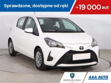Toyota Yaris III Hatchback 5d Facelifting 2017 1.5 Dual VVT-iE 111KM 2020 Toyota Yaris 1.5 Dual VVT-i, Salon Polska, Klima