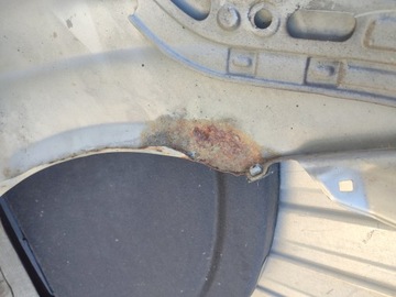 BLATNÍK LEVÝ PŘEDNÍ TOYOTA AVENSIS III T27 2009-2015 PN