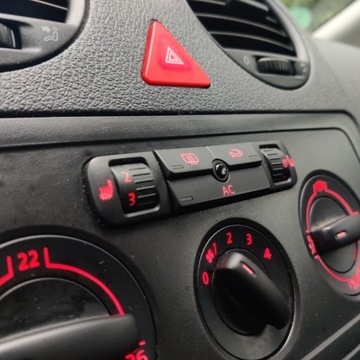 Volkswagen Caddy III Kombi 1.9 TDI 75KM 2006 Volkswagen Caddy Volkswagen Caddy 1.9TDI Hak Klimatyzacja Bez Korozji, zdjęcie 18