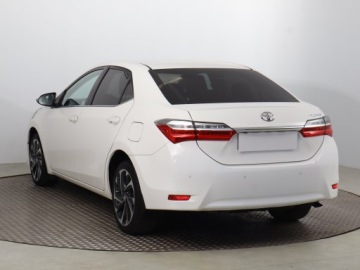 Toyota Corolla XI Sedan 1.6 Valvematic 132KM 2016 Toyota Corolla 1.6 Valvematic, Salon Polska, zdjęcie 3