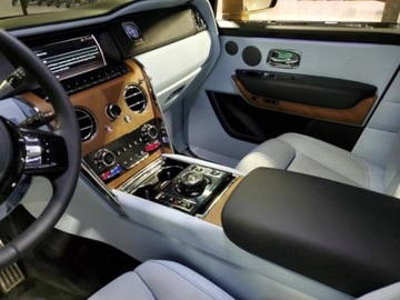 Rolls-Royce 2023 Rolls-Royce Cullinan 2023, 6.8 V12, po wandalizmie od ubezpieczalni 6.8, zdjęcie 9
