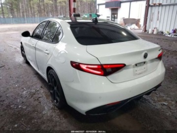Alfa Romeo Giulia II Sedan Facelifting 2.0 Turbo 280KM 2020 Alfa Romeo Giulia Ti Sport 2020 2.0 Benzyna 280KM, zdjęcie 3